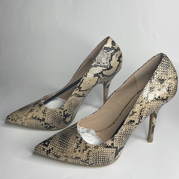 Faux Snakeskin Black Cream Heels Shoes Stilettos by Wild Diva Size 9 - Picture 3 of 5